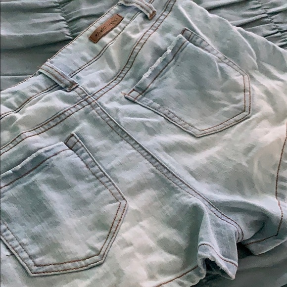 High rise short with roses - Picture 3 of 3